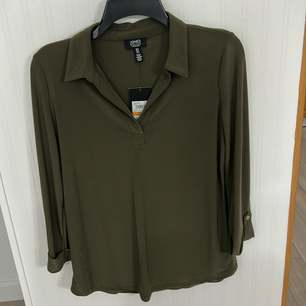 Jones New York olive green top